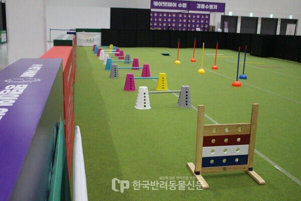 ▲ 케이펫페어 내부 어질리티존 (사진 = 정한비 기자)